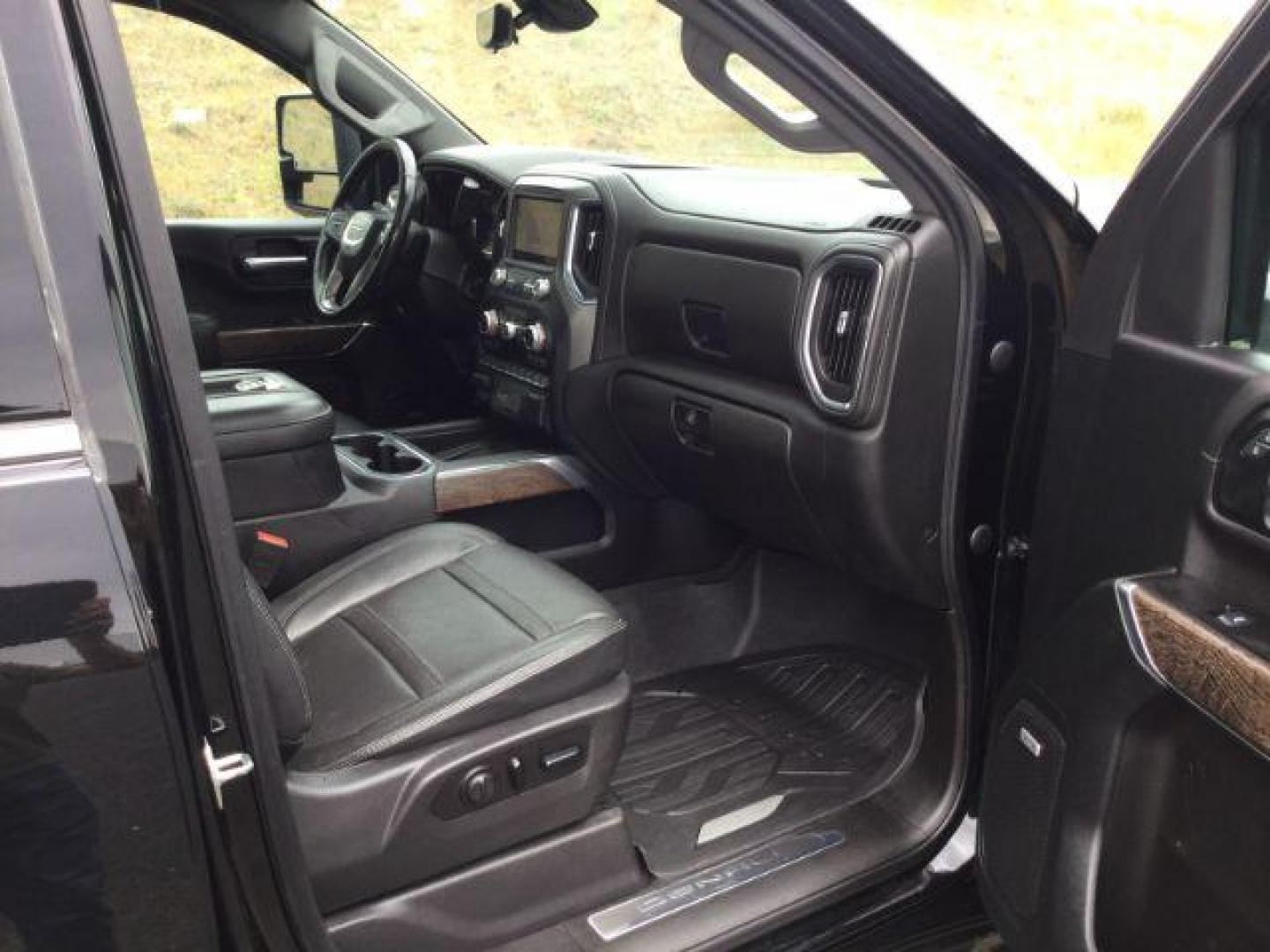 2021 Onyx Black /Jet Black GMC Sierra 3500HD Denali (1GT49WEY9MF) with an Duramax 6.6L V-8 diesel direct injection engine, 10-speed automatic transmission, located at 1801 Main Street, Lewiston, 83501, (208) 743-9371, 46.417065, -117.004799 - Photo#21