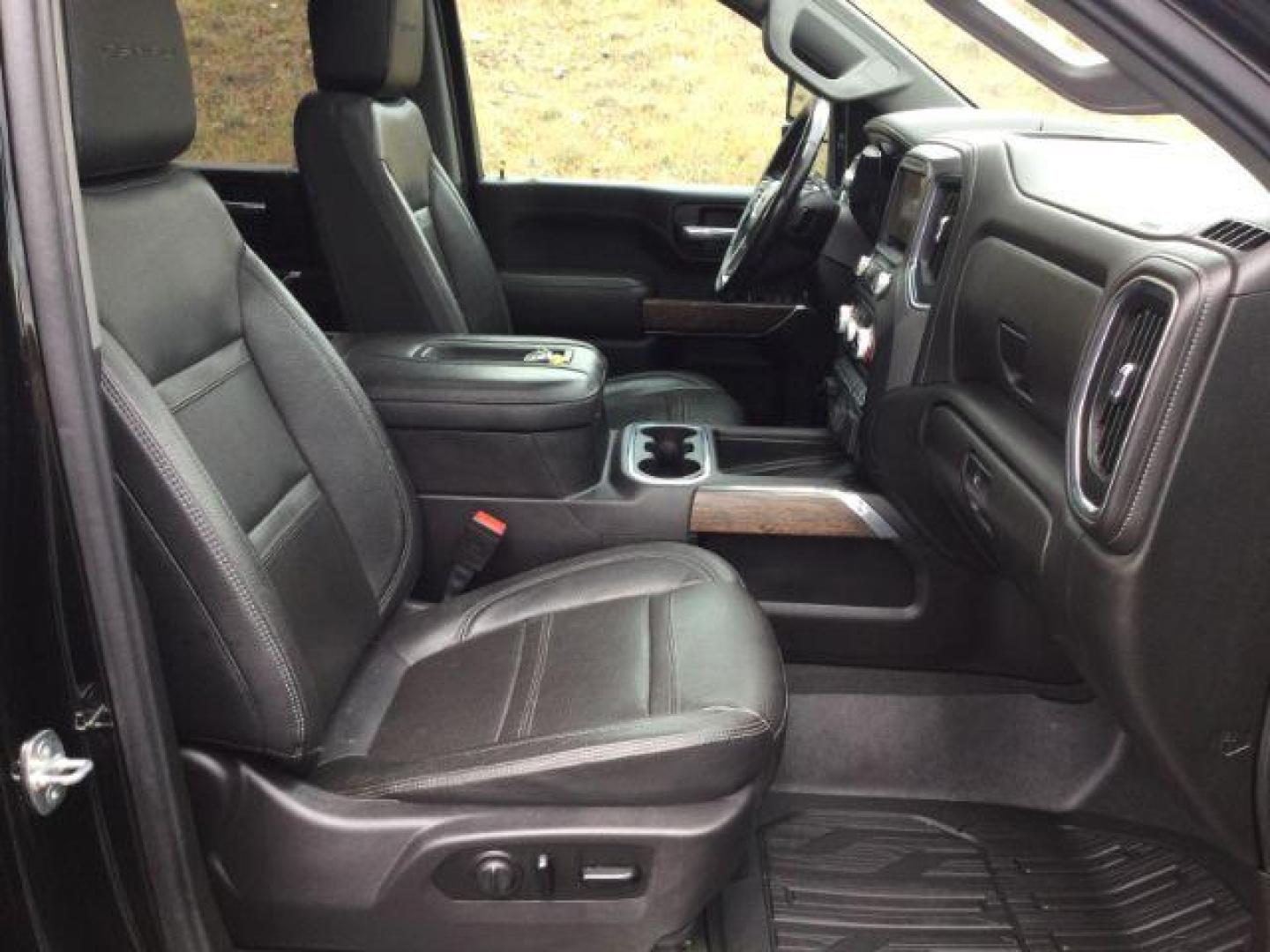 2021 Onyx Black /Jet Black GMC Sierra 3500HD Denali (1GT49WEY9MF) with an Duramax 6.6L V-8 diesel direct injection engine, 10-speed automatic transmission, located at 1801 Main Street, Lewiston, 83501, (208) 743-9371, 46.417065, -117.004799 - Photo#22