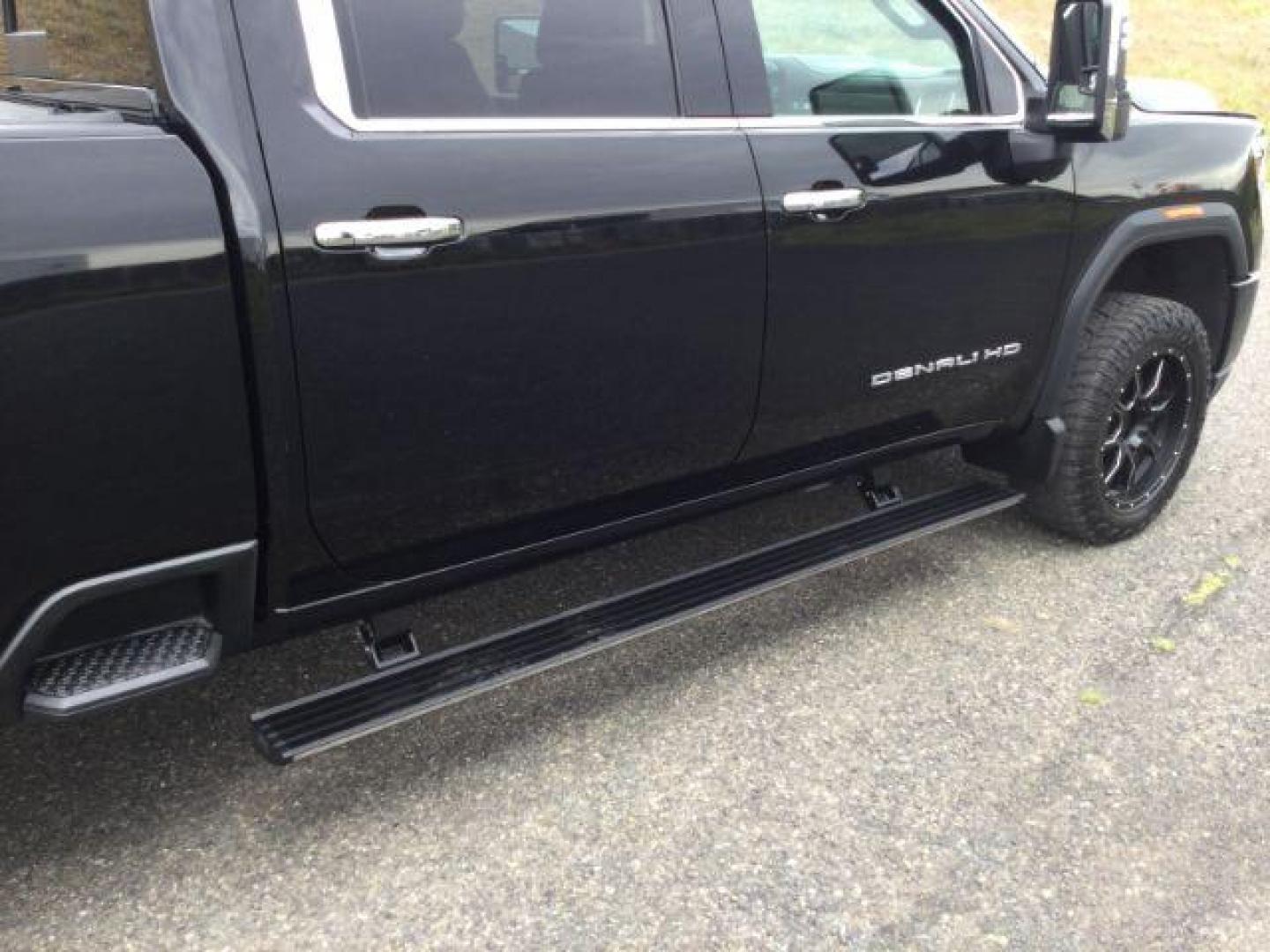 2021 Onyx Black /Jet Black GMC Sierra 3500HD Denali (1GT49WEY9MF) with an Duramax 6.6L V-8 diesel direct injection engine, 10-speed automatic transmission, located at 1801 Main Street, Lewiston, 83501, (208) 743-9371, 46.417065, -117.004799 - Photo#24