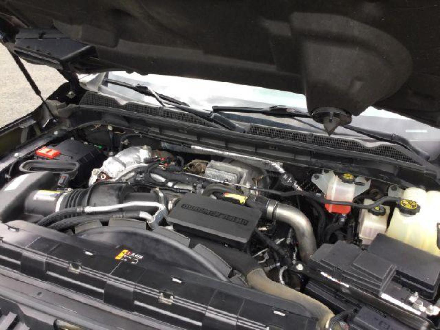 2021 Onyx Black /Jet Black GMC Sierra 3500HD Denali (1GT49WEY9MF) with an Duramax 6.6L V-8 diesel direct injection engine, 10-speed automatic transmission, located at 1801 Main Street, Lewiston, 83501, (208) 743-9371, 46.417065, -117.004799 - Photo#25