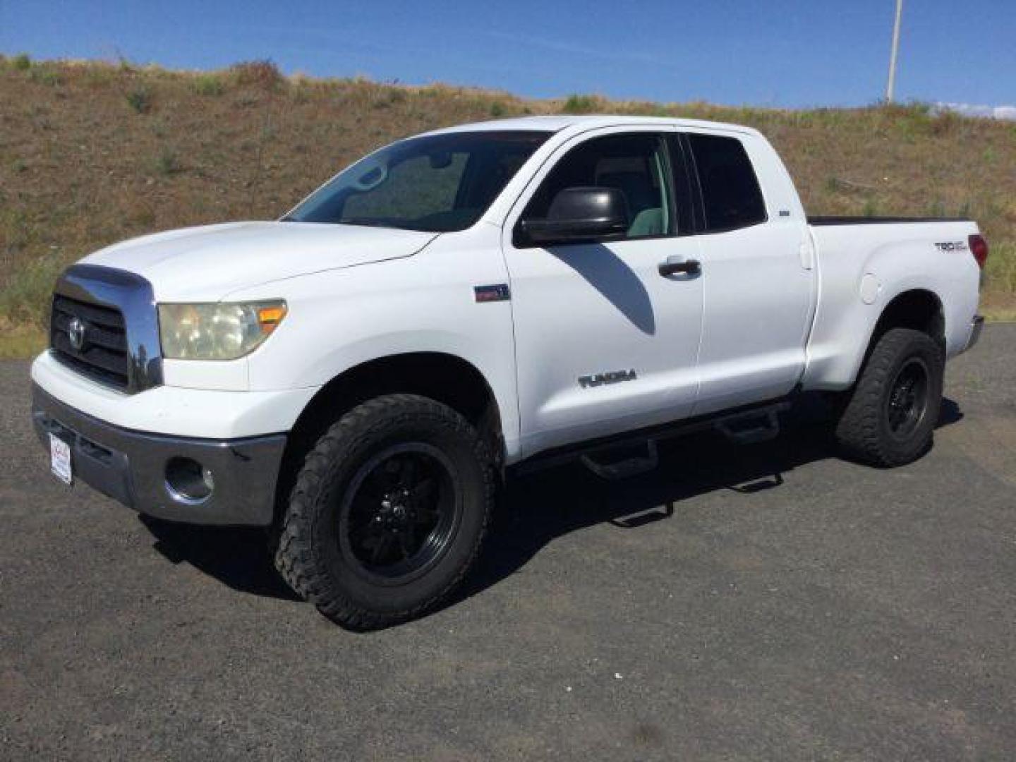 2007 Super White /Graphite Toyota Tundra SR5 5.7L V8 (5TFBV54197X) with an I-FORCE 5.7L V-8 DOHC engine, 6-Speed Automatic transmission, located at 1801 Main Street, Lewiston, 83501, (208) 743-9371, 46.417065, -117.004799 - Photo#1