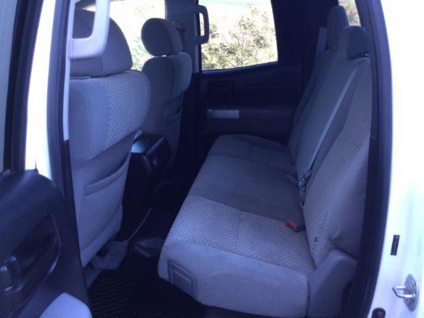 2007 Super White /Graphite Toyota Tundra SR5 5.7L V8 (5TFBV54197X) with an I-FORCE 5.7L V-8 DOHC engine, 6-Speed Automatic transmission, located at 1801 Main Street, Lewiston, 83501, (208) 743-9371, 46.417065, -117.004799 - Photo#4