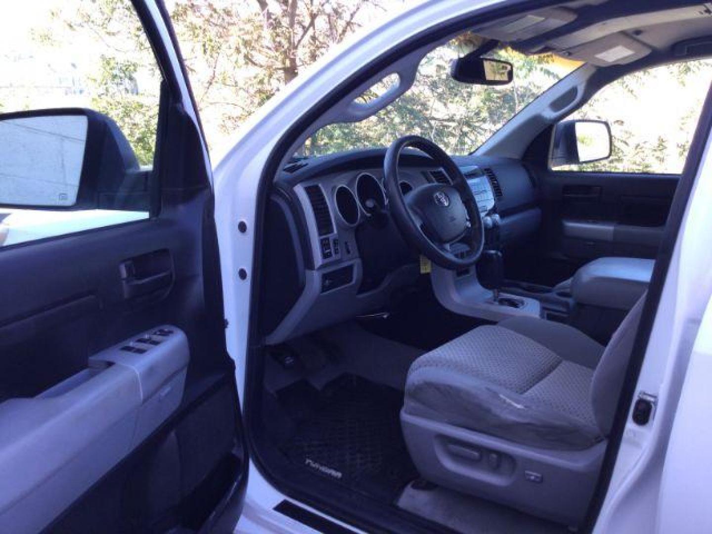 2007 Super White /Graphite Toyota Tundra SR5 5.7L V8 (5TFBV54197X) with an I-FORCE 5.7L V-8 DOHC engine, 6-Speed Automatic transmission, located at 1801 Main Street, Lewiston, 83501, (208) 743-9371, 46.417065, -117.004799 - Photo#5