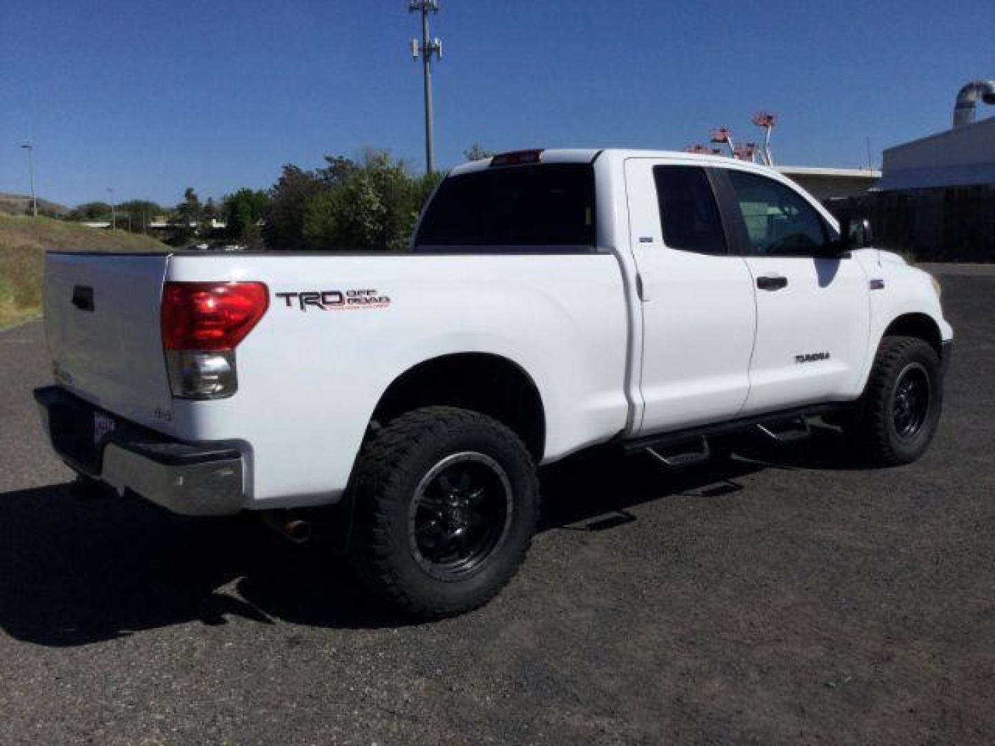 2007 Super White /Graphite Toyota Tundra SR5 5.7L V8 (5TFBV54197X) with an I-FORCE 5.7L V-8 DOHC engine, 6-Speed Automatic transmission, located at 1801 Main Street, Lewiston, 83501, (208) 743-9371, 46.417065, -117.004799 - Photo#15