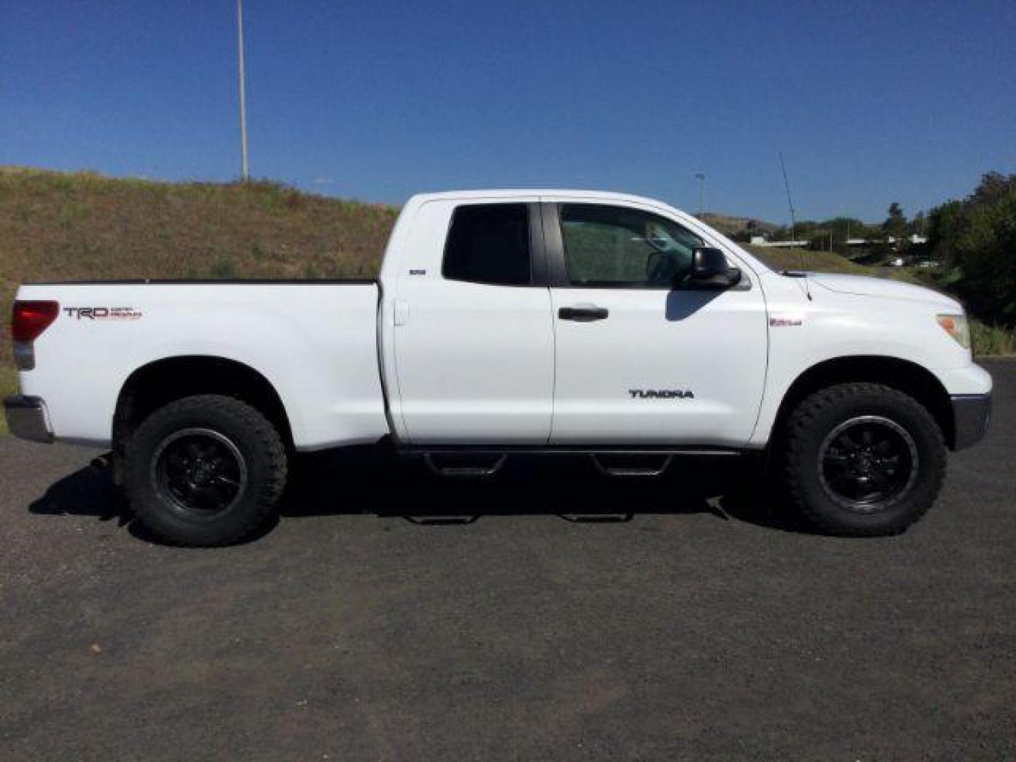 2007 Super White /Graphite Toyota Tundra SR5 5.7L V8 (5TFBV54197X) with an I-FORCE 5.7L V-8 DOHC engine, 6-Speed Automatic transmission, located at 1801 Main Street, Lewiston, 83501, (208) 743-9371, 46.417065, -117.004799 - Photo#16