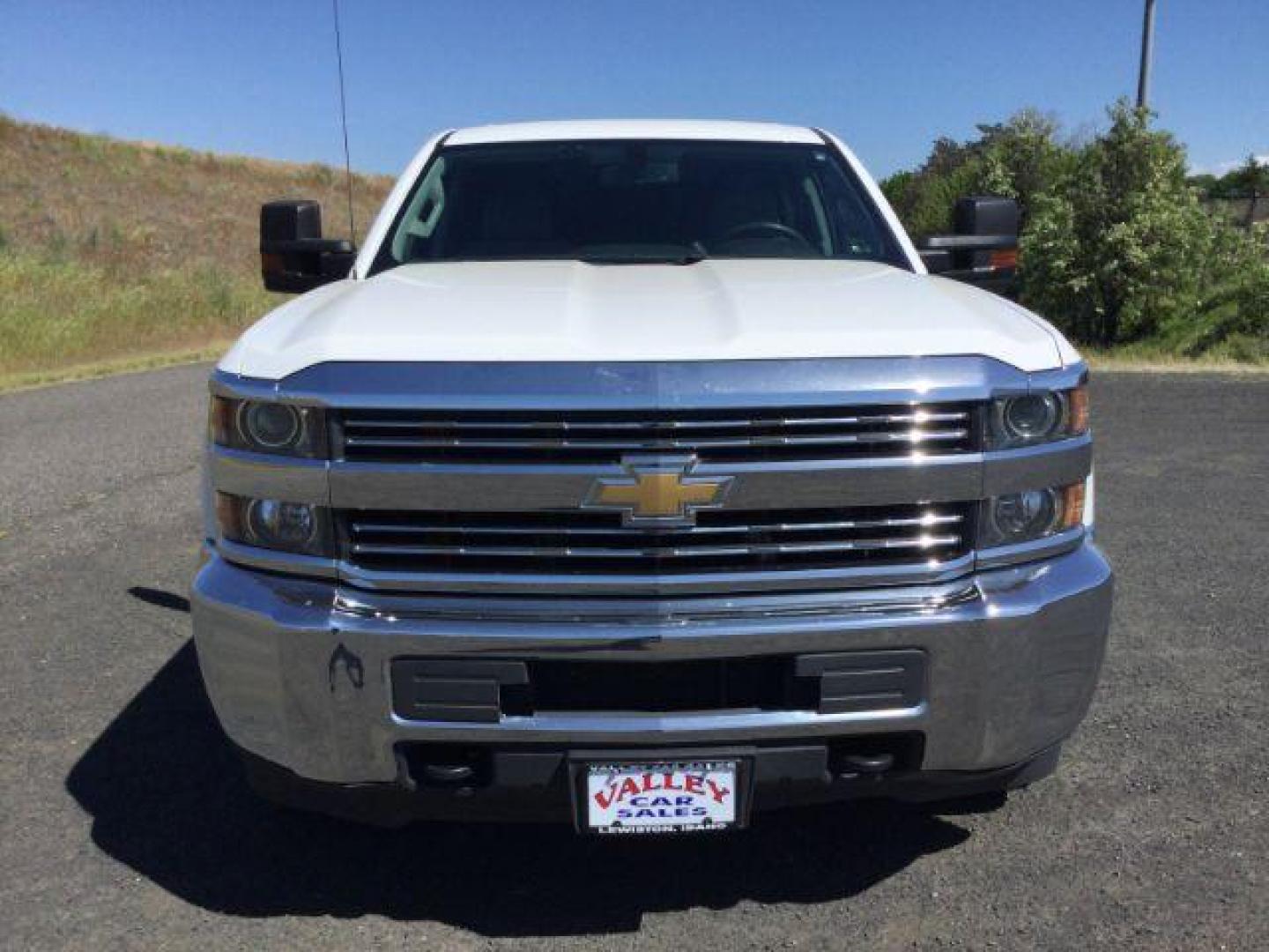 2018 Summit White /GRAY CLOTH Chevrolet Silverado 2500HD Double Cab LT 4x4 (1GC2KUEG0JZ) with an Vortec 6L V-8 variable valve control engine, 6-Speed Automatic transmission, located at 1801 Main Street, Lewiston, 83501, (208) 743-9371, 46.417065, -117.004799 - Photo#6