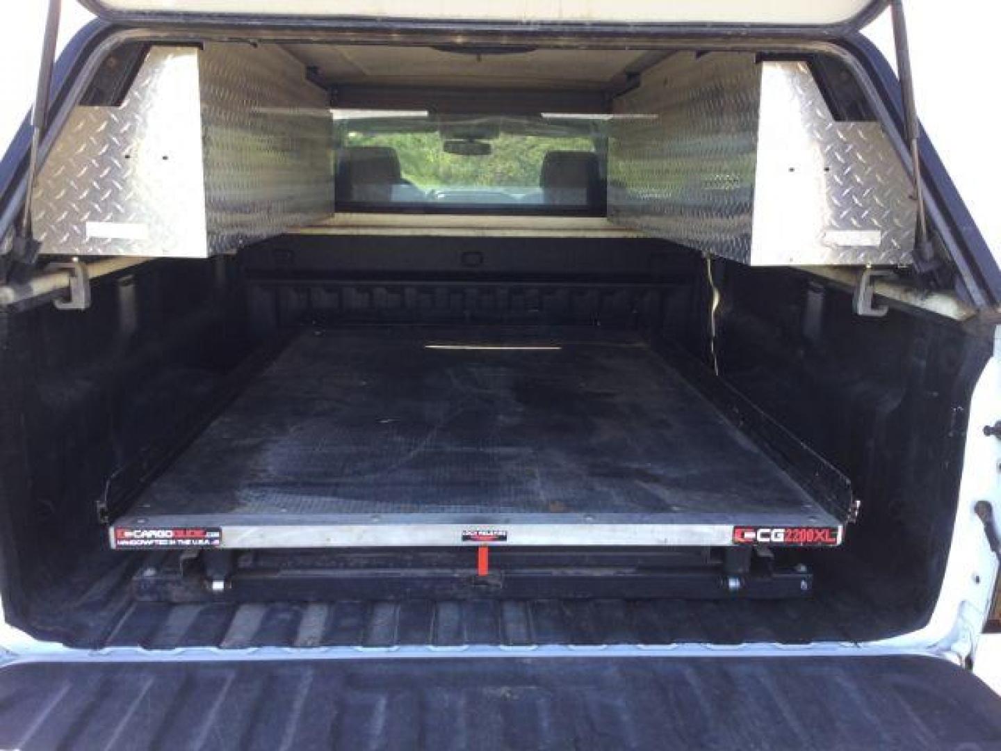 2018 Summit White /GRAY CLOTH Chevrolet Silverado 2500HD Double Cab LT 4x4 (1GC2KUEG0JZ) with an Vortec 6L V-8 variable valve control engine, 6-Speed Automatic transmission, located at 1801 Main Street, Lewiston, 83501, (208) 743-9371, 46.417065, -117.004799 - Photo#10