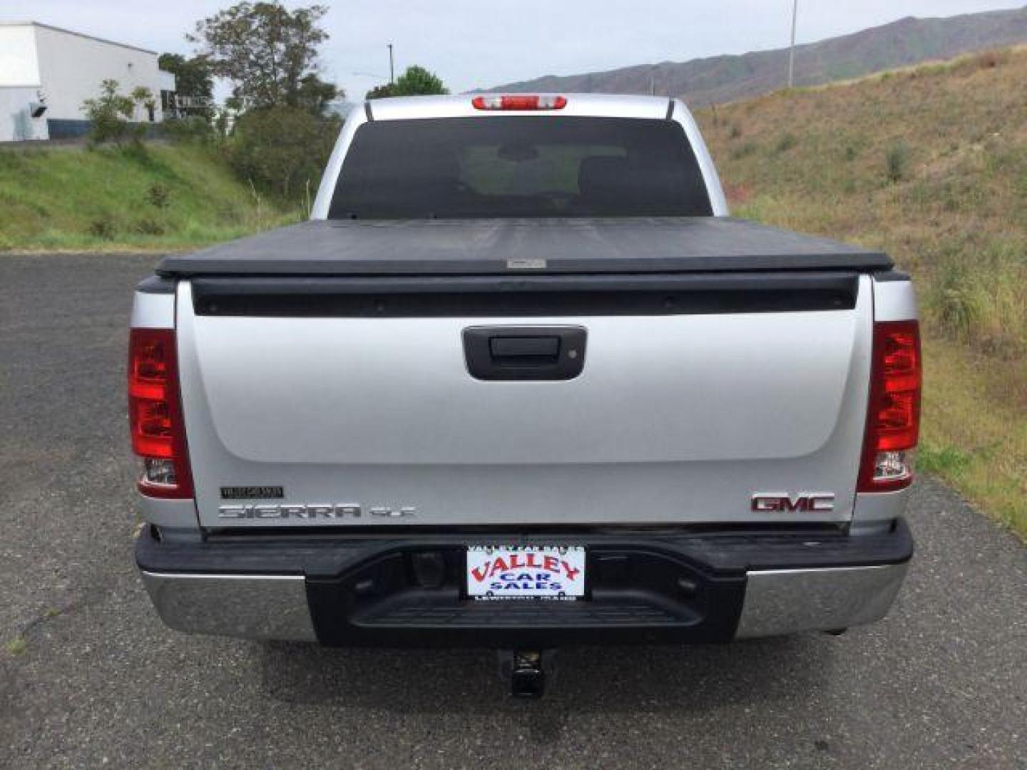 2013 Quicksilver Metallic /Ebony GMC Sierra 1500 SLE (3GTP2VE72DG) with an 5.3L V8 engine, 6-Speed Automatic transmission, located at 1801 Main Street, Lewiston, 83501, (208) 743-9371, 46.417065, -117.004799 - Photo#8