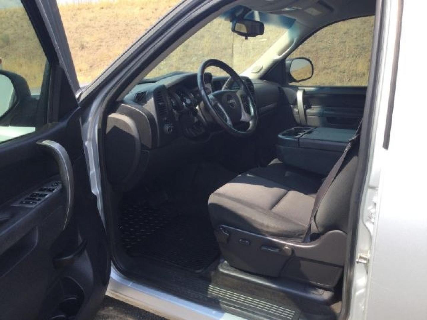 2013 Quicksilver Metallic /Ebony GMC Sierra 1500 SLE (3GTP2VE72DG) with an 5.3L V8 engine, 6-Speed Automatic transmission, located at 1801 Main Street, Lewiston, 83501, (208) 743-9371, 46.417065, -117.004799- Photo#2