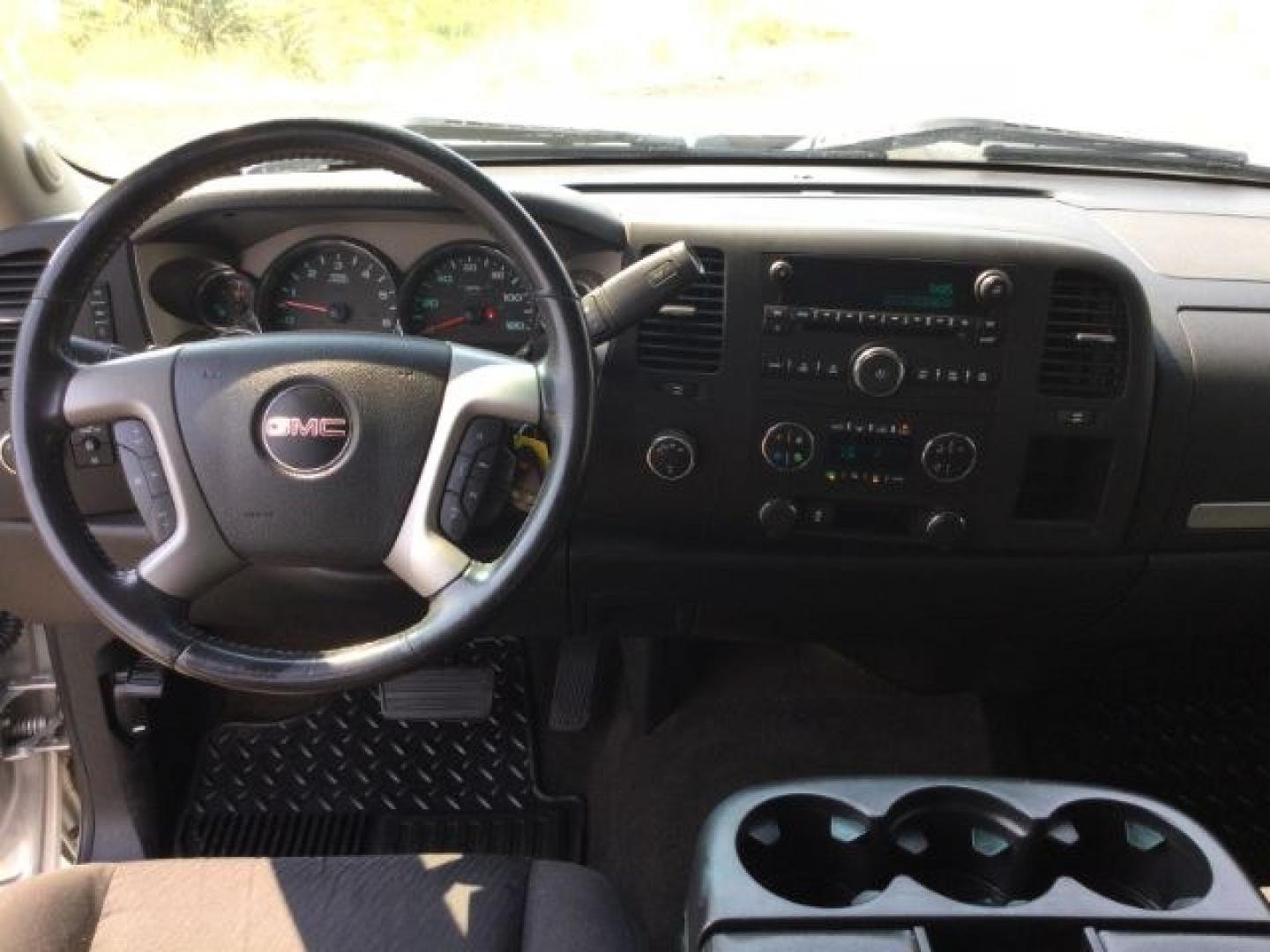 2013 Quicksilver Metallic /Ebony GMC Sierra 1500 SLE (3GTP2VE72DG) with an 5.3L V8 engine, 6-Speed Automatic transmission, located at 1801 Main Street, Lewiston, 83501, (208) 743-9371, 46.417065, -117.004799- Photo#4
