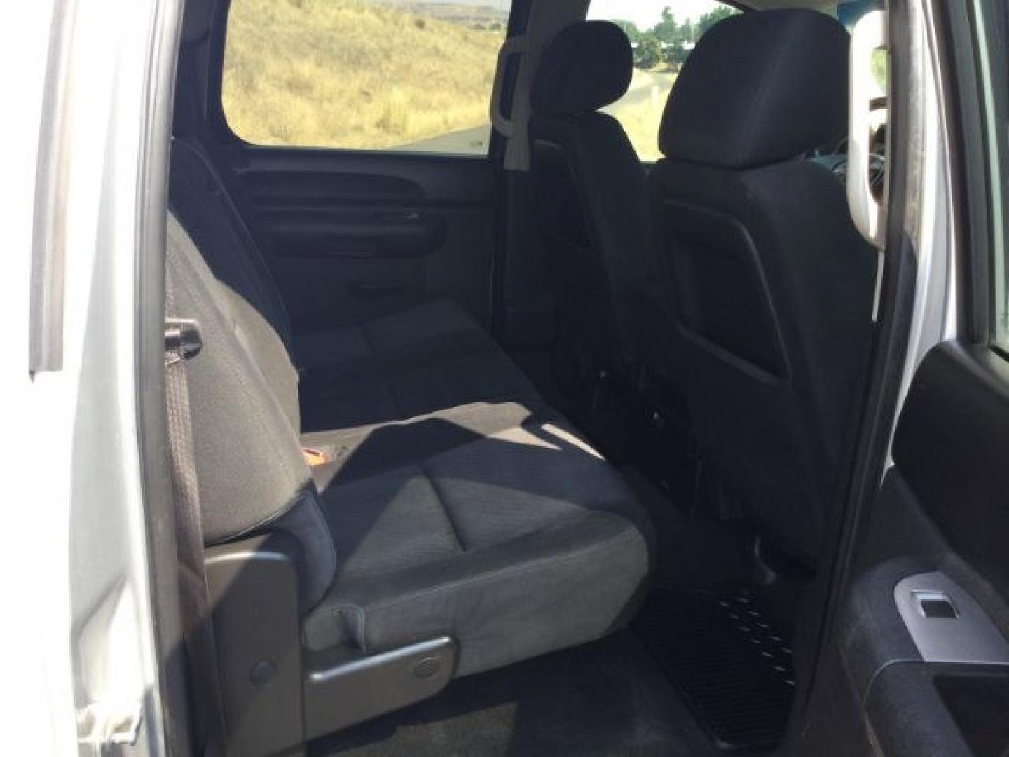 2013 Quicksilver Metallic /Ebony GMC Sierra 1500 SLE (3GTP2VE72DG) with an 5.3L V8 engine, 6-Speed Automatic transmission, located at 1801 Main Street, Lewiston, 83501, (208) 743-9371, 46.417065, -117.004799- Photo#17