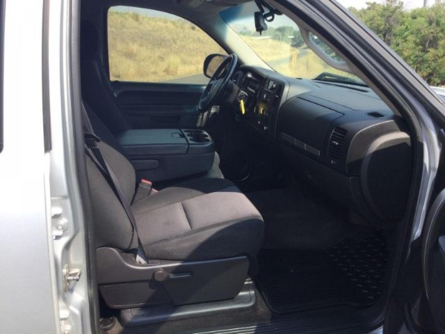 2013 Quicksilver Metallic /Ebony GMC Sierra 1500 SLE (3GTP2VE72DG) with an 5.3L V8 engine, 6-Speed Automatic transmission, located at 1801 Main Street, Lewiston, 83501, (208) 743-9371, 46.417065, -117.004799- Photo#18