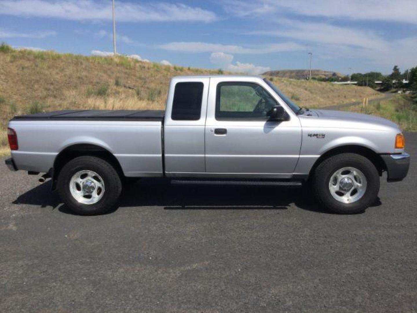 2004 Silver Clearcoat Metallic /Black/Gray cloth Ford Ranger XLT 4x4 (1FTZR45E64P) with an 4L V-6 regular unleaded engine, automatic transmission, located at 1801 Main Street, Lewiston, 83501, (208) 743-9371, 46.417065, -117.004799 - Photo#13