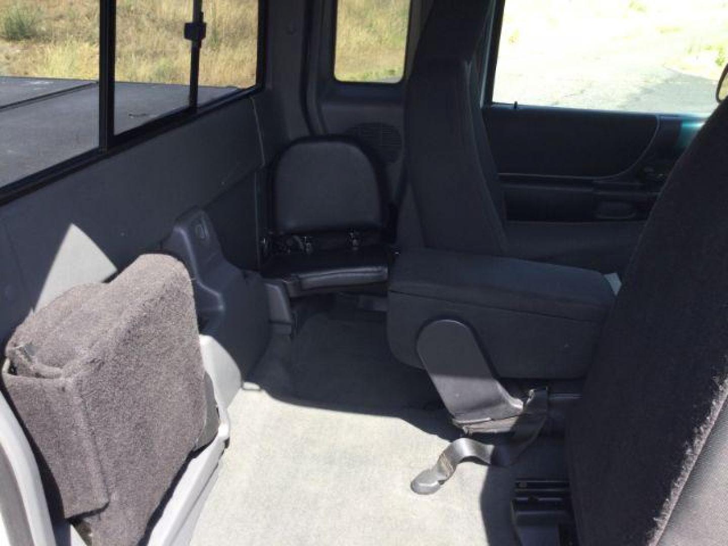 2004 Silver Clearcoat Metallic /Black/Gray cloth Ford Ranger XLT 4x4 (1FTZR45E64P) with an 4L V-6 regular unleaded engine, automatic transmission, located at 1801 Main Street, Lewiston, 83501, (208) 743-9371, 46.417065, -117.004799 - Photo#15