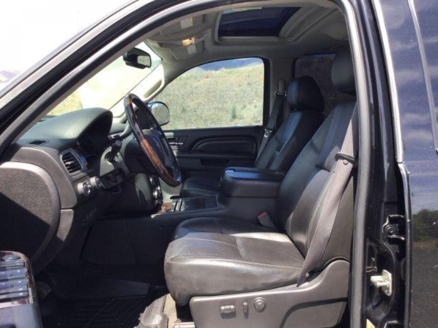 2011 Onyx Black GMC Sierra 2500HD Denali (1GT125CG2BF) , located at 1801 Main Street, Lewiston, 83501, (208) 743-9371, 46.417065, -117.004799 - Photo#4