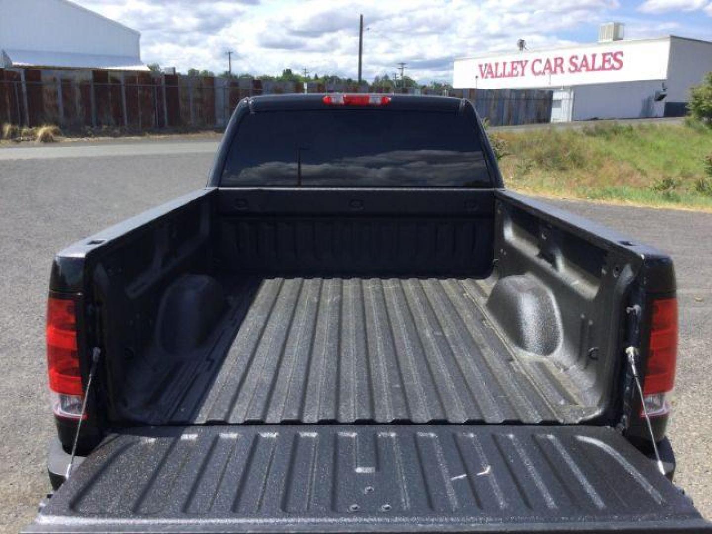 2011 Onyx Black GMC Sierra 2500HD Denali (1GT125CG2BF) , located at 1801 Main Street, Lewiston, 83501, (208) 743-9371, 46.417065, -117.004799 - Photo#8