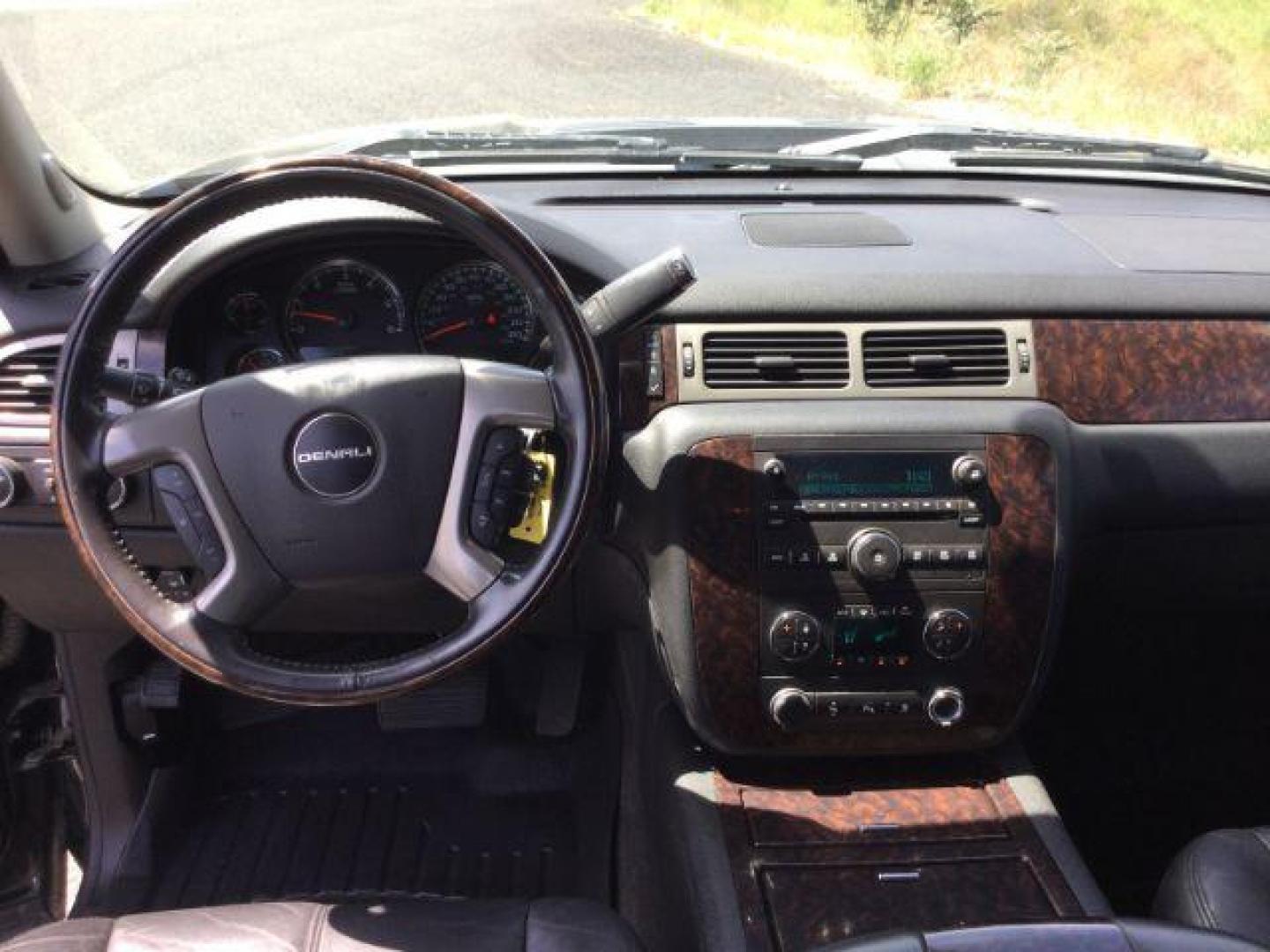 2011 Onyx Black GMC Sierra 2500HD Denali (1GT125CG2BF) , located at 1801 Main Street, Lewiston, 83501, (208) 743-9371, 46.417065, -117.004799 - Photo#10
