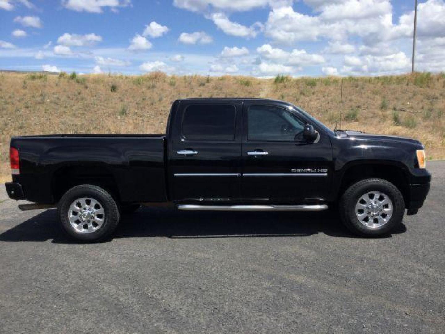 2011 Onyx Black GMC Sierra 2500HD Denali (1GT125CG2BF) , located at 1801 Main Street, Lewiston, 83501, (208) 743-9371, 46.417065, -117.004799 - Photo#16