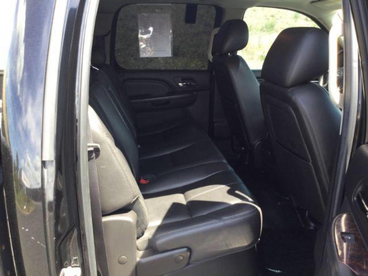 2011 Onyx Black GMC Sierra 2500HD Denali (1GT125CG2BF) , located at 1801 Main Street, Lewiston, 83501, (208) 743-9371, 46.417065, -117.004799 - Photo#18