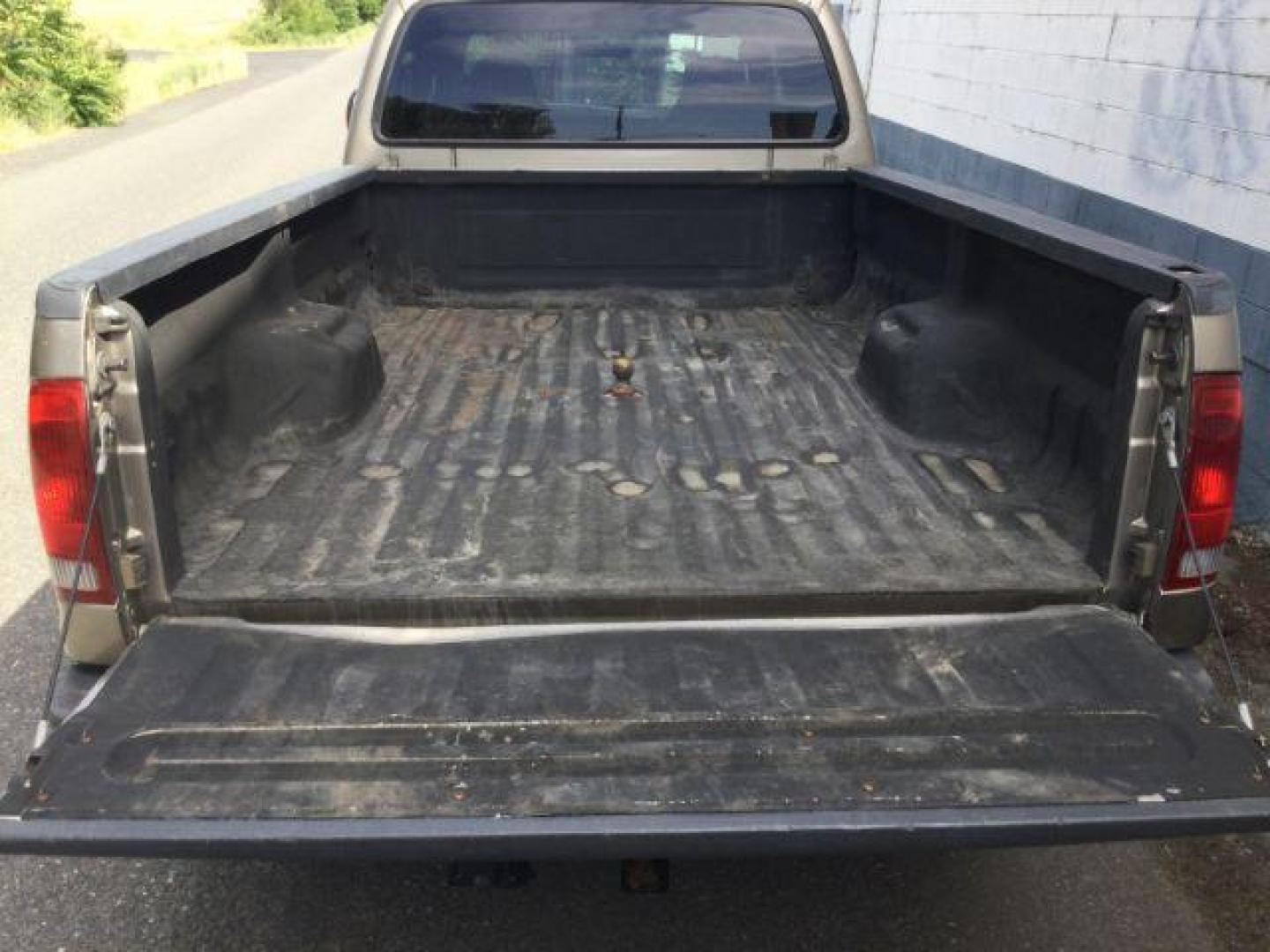2004 Arizona Beige Metallic /Castano Leather Interior Ford F-350 Lariat Crew Cab Long Bed 4WD (1FTSW31P94E) with an 6.0L V8 OHV 32V TURBO DIESEL engine, 6-Speed Manual transmission, located at 1801 Main Street, Lewiston, 83501, (208) 743-9371, 46.417065, -117.004799 - Photo#14