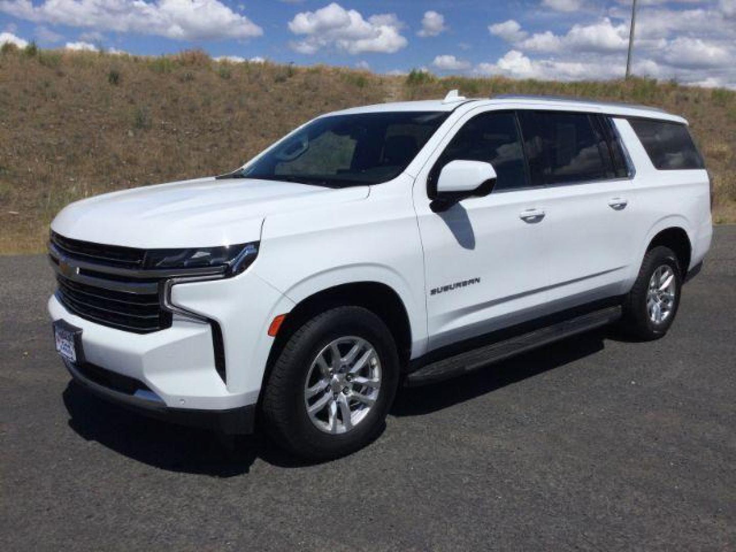 2023 Summit White /Jet Black Chevrolet Suburban 4WD LT (1GNSKCKD2PR) with an EcoTec3 5.3L V-8 gasoline direct injection engine, 10 speed automatic transmission, located at 1801 Main Street, Lewiston, 83501, (208) 743-9371, 46.417065, -117.004799 - Photo#1