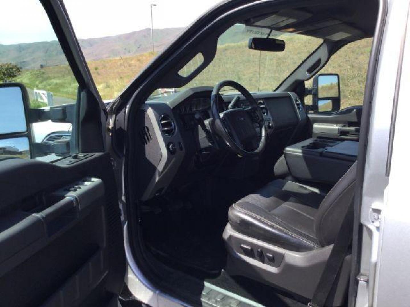 2012 Ingot Silver Metallic /Black Ford F-250 LARIAT (1FT7W2BT1CE) with an Powerstroke 6.7L V-8 diesel direct injection engine, 6-Speed Automatic transmission, located at 1801 Main Street, Lewiston, 83501, (208) 743-9371, 46.417065, -117.004799 - Photo#3