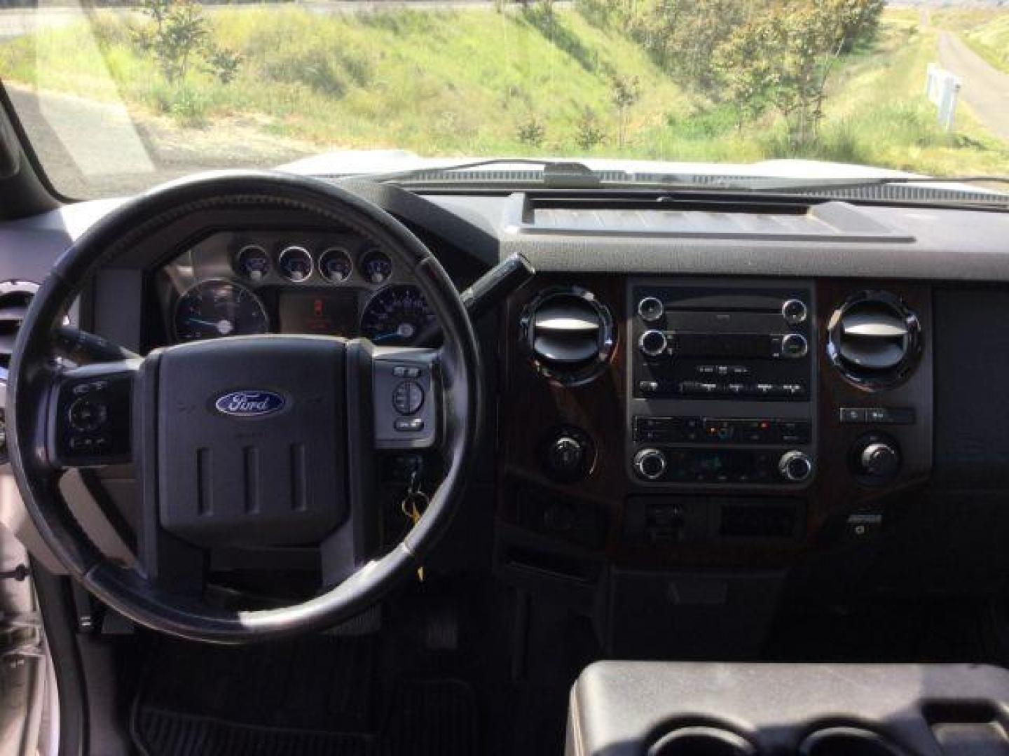 2012 Ingot Silver Metallic /Black Ford F-250 LARIAT (1FT7W2BT1CE) with an Powerstroke 6.7L V-8 diesel direct injection engine, 6-Speed Automatic transmission, located at 1801 Main Street, Lewiston, 83501, (208) 743-9371, 46.417065, -117.004799 - Photo#6