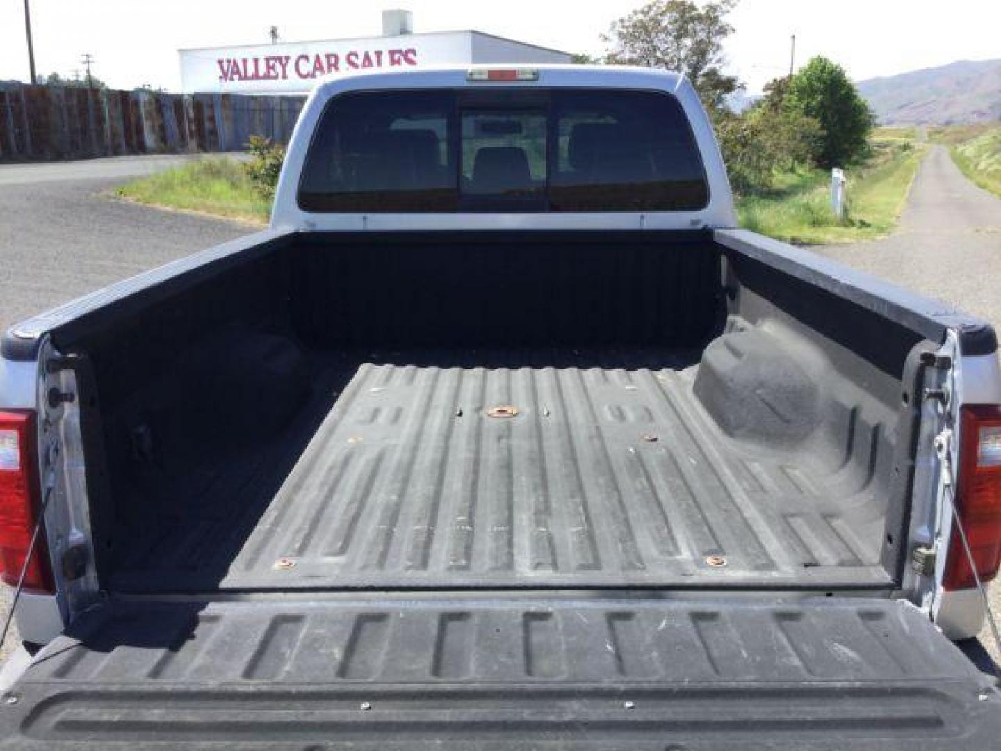 2012 Ingot Silver Metallic /Black Ford F-250 LARIAT (1FT7W2BT1CE) with an Powerstroke 6.7L V-8 diesel direct injection engine, 6-Speed Automatic transmission, located at 1801 Main Street, Lewiston, 83501, (208) 743-9371, 46.417065, -117.004799 - Photo#8