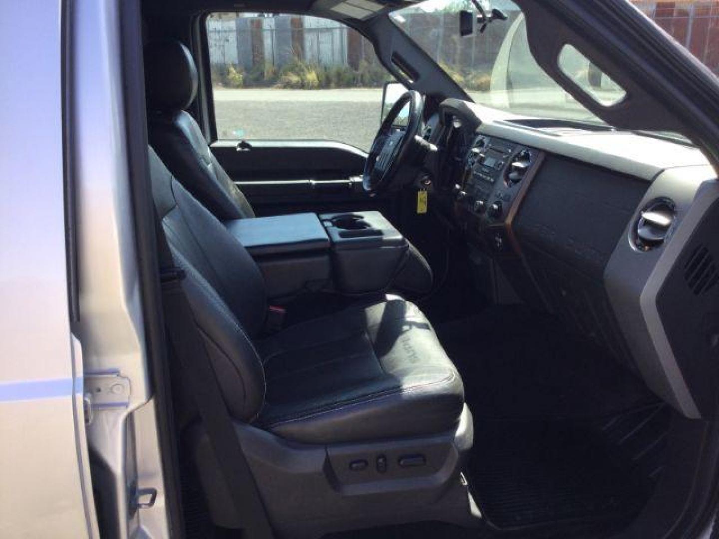 2012 Ingot Silver Metallic /Black Ford F-250 LARIAT (1FT7W2BT1CE) with an Powerstroke 6.7L V-8 diesel direct injection engine, 6-Speed Automatic transmission, located at 1801 Main Street, Lewiston, 83501, (208) 743-9371, 46.417065, -117.004799 - Photo#11