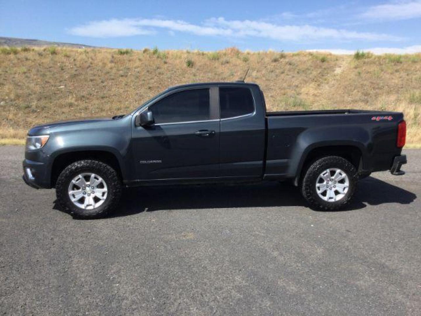 2018 Graphite Metallic /Jet Black/Dark Ash Chevrolet Colorado LT (1GCHTCEN1J1) with an 3.6L V-6 gasoline direct injection engine, 6-Speed Automatic transmission, located at 1801 Main Street, Lewiston, 83501, (208) 743-9371, 46.417065, -117.004799 - Photo#2