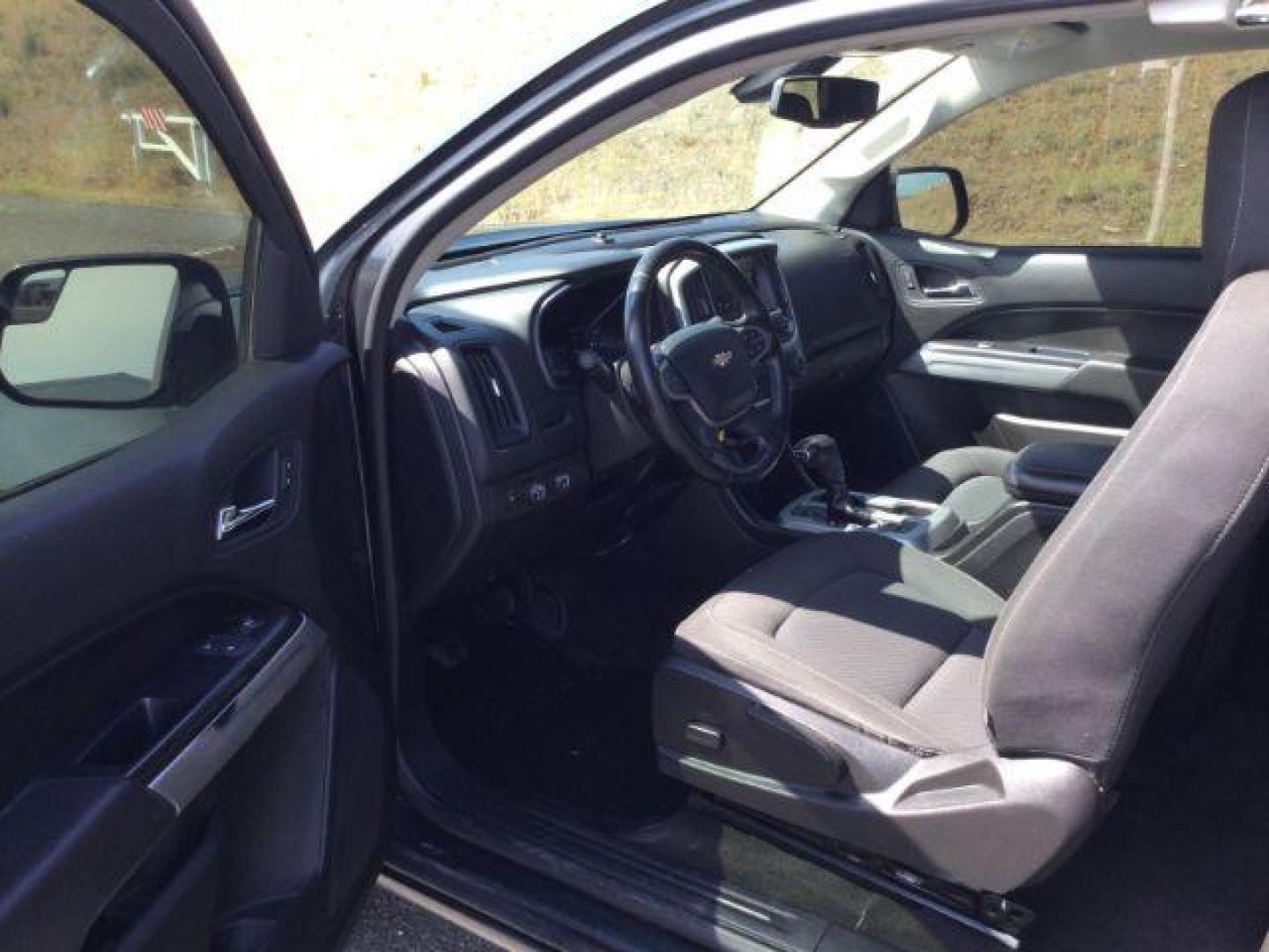 2018 Graphite Metallic /Jet Black/Dark Ash Chevrolet Colorado LT (1GCHTCEN1J1) with an 3.6L V-6 gasoline direct injection engine, 6-Speed Automatic transmission, located at 1801 Main Street, Lewiston, 83501, (208) 743-9371, 46.417065, -117.004799 - Photo#4