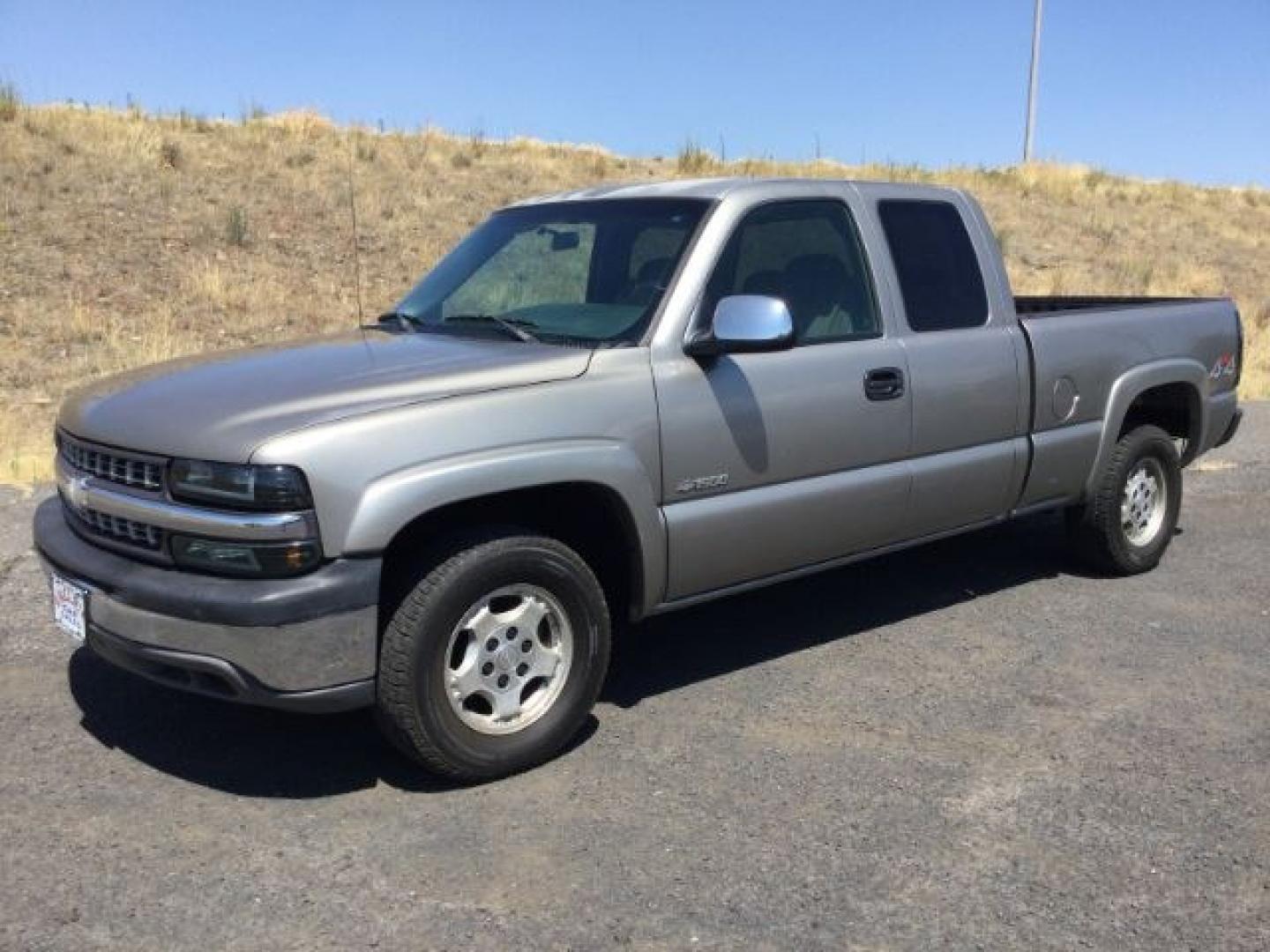 2002 Light Pewter Metallic /Graphite Chevrolet Silverado 1500 LS (1GCEK19T22Z) with an Vortec 5.3L V-8 regular unleaded engine, 4 speed Automatic transmission, located at 1801 Main Street, Lewiston, 83501, (208) 743-9371, 46.417065, -117.004799- Photo#1