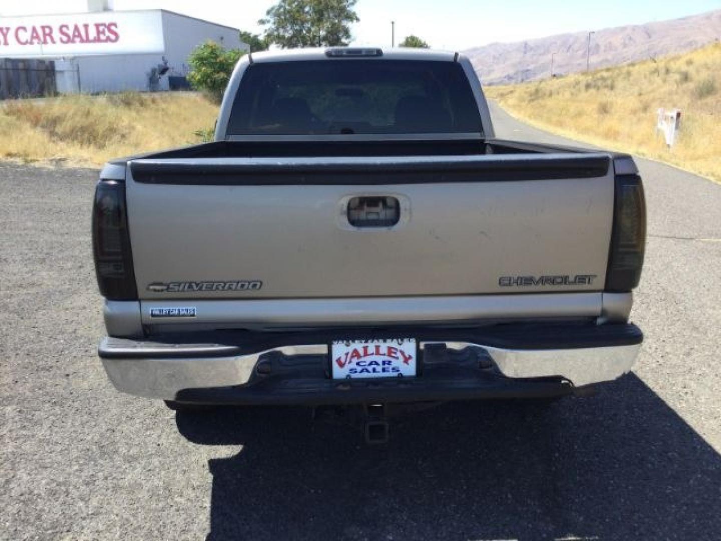 2002 Light Pewter Metallic /Graphite Chevrolet Silverado 1500 LS (1GCEK19T22Z) with an Vortec 5.3L V-8 regular unleaded engine, 4 speed Automatic transmission, located at 1801 Main Street, Lewiston, 83501, (208) 743-9371, 46.417065, -117.004799- Photo#8