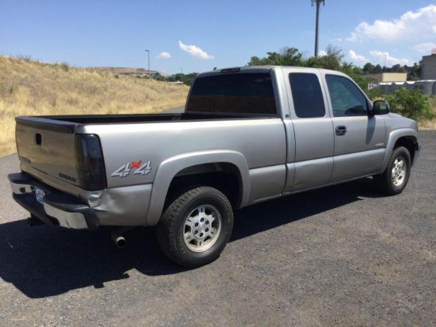 2002 Light Pewter Metallic /Graphite Chevrolet Silverado 1500 LS (1GCEK19T22Z) with an Vortec 5.3L V-8 regular unleaded engine, 4 speed Automatic transmission, located at 1801 Main Street, Lewiston, 83501, (208) 743-9371, 46.417065, -117.004799- Photo#11