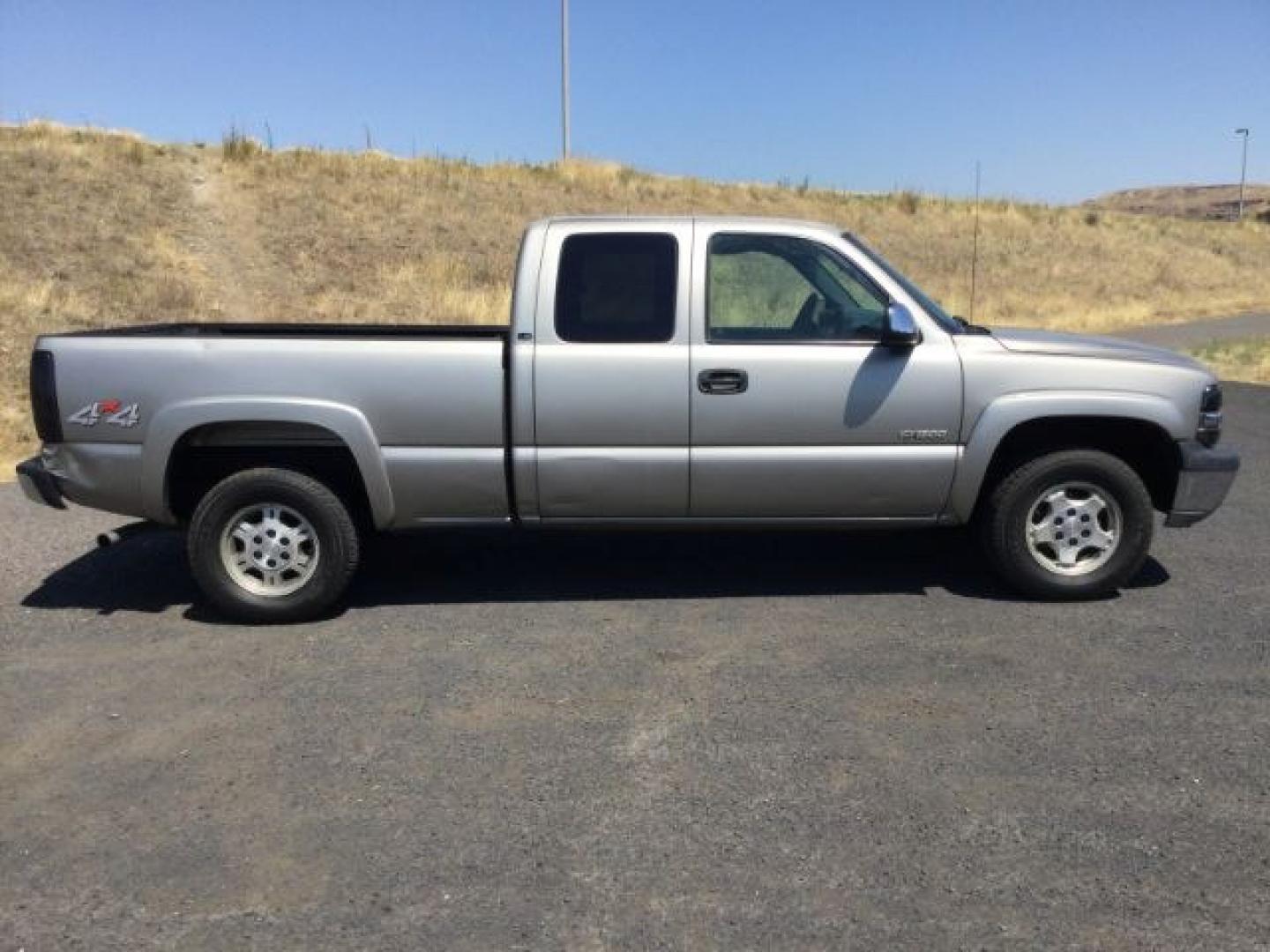 2002 Light Pewter Metallic /Graphite Chevrolet Silverado 1500 LS (1GCEK19T22Z) with an Vortec 5.3L V-8 regular unleaded engine, 4 speed Automatic transmission, located at 1801 Main Street, Lewiston, 83501, (208) 743-9371, 46.417065, -117.004799- Photo#12