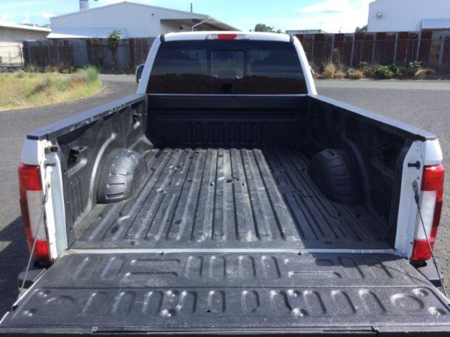 2019 Oxford White /Black Ford F-350 Lariat Crew Cab 4WD (1FT8W3BT9KE) with an Powerstroke 6.7L V-8 diesel direct injection engine, 6-Speed Automatic transmission, located at 1801 Main Street, Lewiston, 83501, (208) 743-9371, 46.417065, -117.004799 - Photo#6