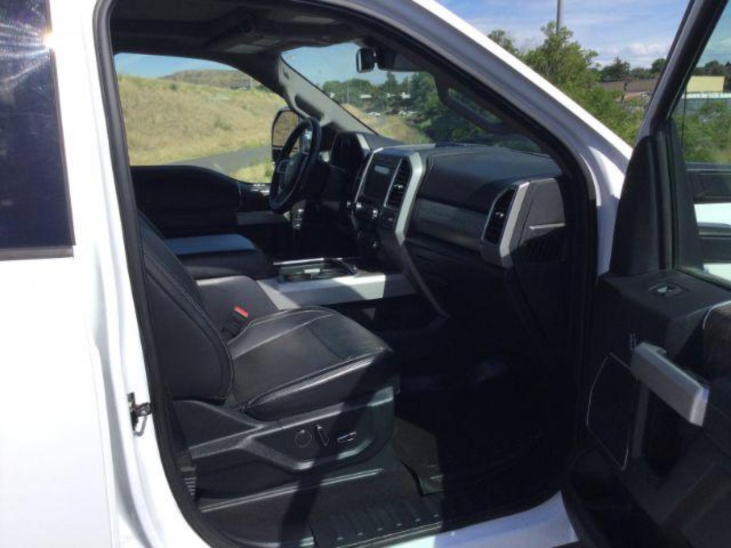 2019 Oxford White /Black Ford F-350 Lariat Crew Cab 4WD (1FT8W3BT9KE) with an Powerstroke 6.7L V-8 diesel direct injection engine, 6-Speed Automatic transmission, located at 1801 Main Street, Lewiston, 83501, (208) 743-9371, 46.417065, -117.004799 - Photo#11