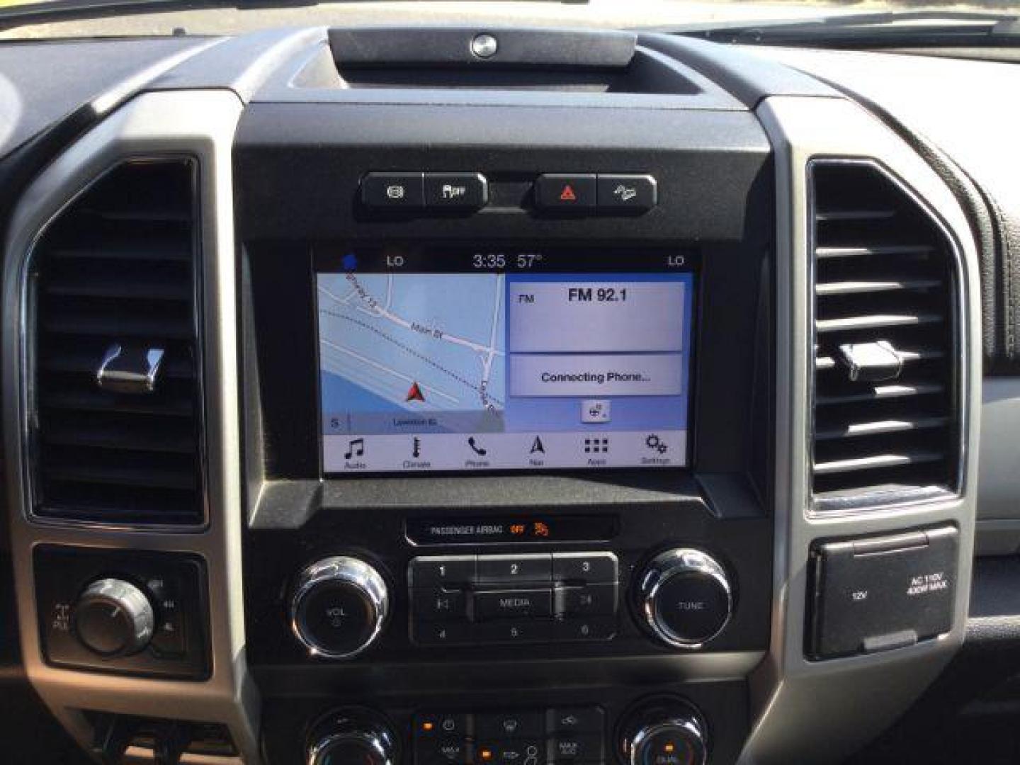 2019 Oxford White /Black Ford F-350 Lariat Crew Cab 4WD (1FT8W3BT9KE) with an Powerstroke 6.7L V-8 diesel direct injection engine, 6-Speed Automatic transmission, located at 1801 Main Street, Lewiston, 83501, (208) 743-9371, 46.417065, -117.004799 - Photo#19