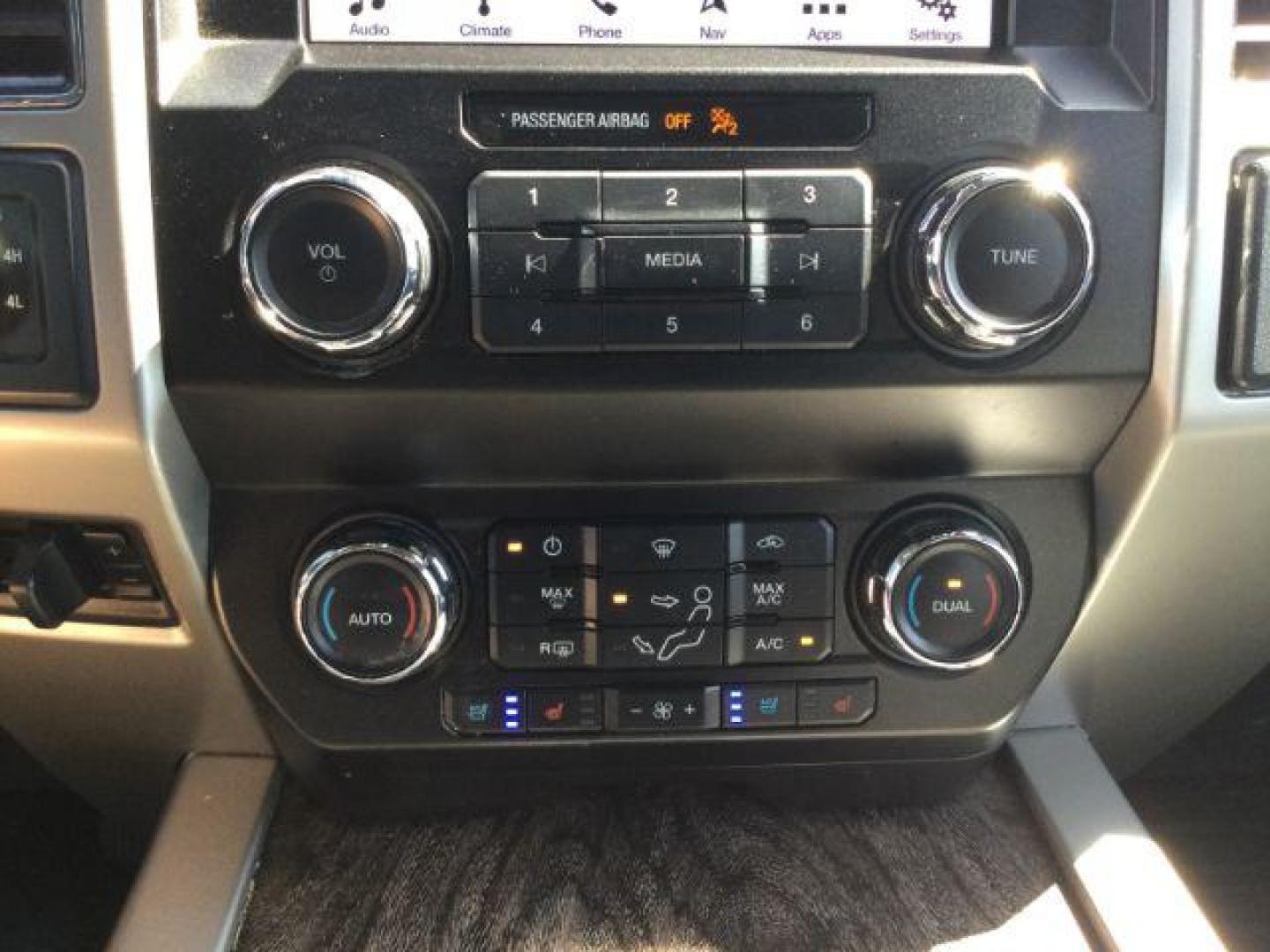 2019 Oxford White /Black Ford F-350 Lariat Crew Cab 4WD (1FT8W3BT9KE) with an Powerstroke 6.7L V-8 diesel direct injection engine, 6-Speed Automatic transmission, located at 1801 Main Street, Lewiston, 83501, (208) 743-9371, 46.417065, -117.004799 - Photo#20
