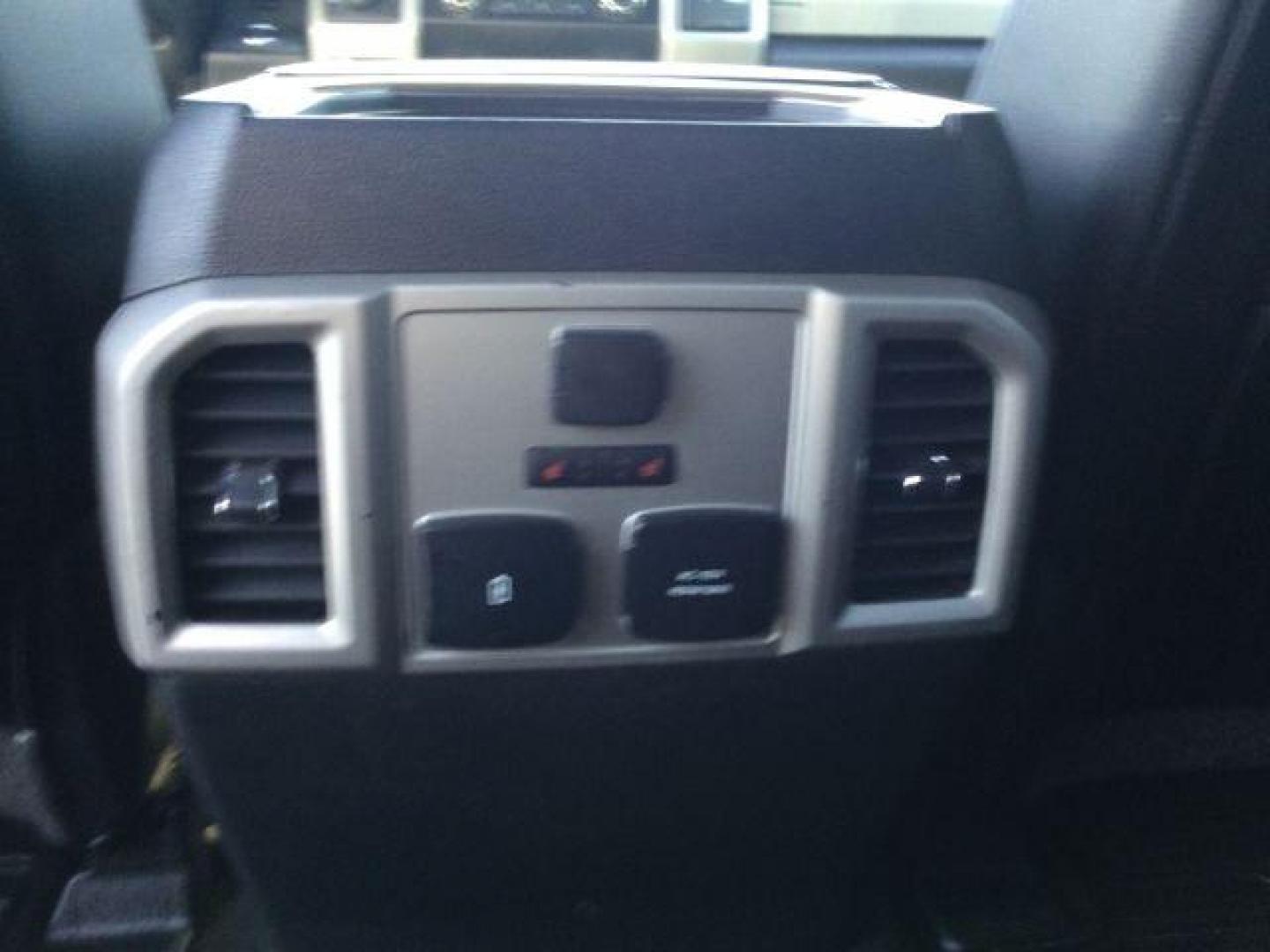 2019 Oxford White /Black Ford F-350 Lariat Crew Cab 4WD (1FT8W3BT9KE) with an Powerstroke 6.7L V-8 diesel direct injection engine, 6-Speed Automatic transmission, located at 1801 Main Street, Lewiston, 83501, (208) 743-9371, 46.417065, -117.004799 - Photo#23