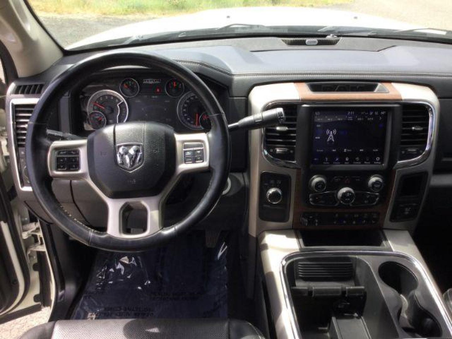 2018 Pearl White /Black, leather RAM 2500 Laramie Crew Cab SWB 4WD (3C6UR5FL4JG) with an 6.7L L6 OHV 24V TURBO DIESEL engine, 6-Speed Automatic transmission, located at 1801 Main Street, Lewiston, 83501, (208) 743-9371, 46.417065, -117.004799 - Photo#3