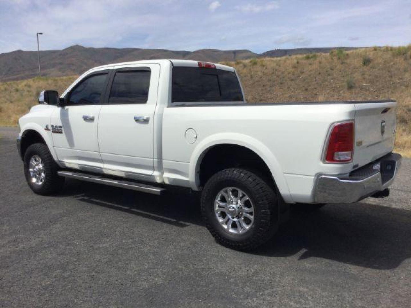 2018 Pearl White /Black, leather RAM 2500 Laramie Crew Cab SWB 4WD (3C6UR5FL4JG) with an 6.7L L6 OHV 24V TURBO DIESEL engine, 6-Speed Automatic transmission, located at 1801 Main Street, Lewiston, 83501, (208) 743-9371, 46.417065, -117.004799 - Photo#6