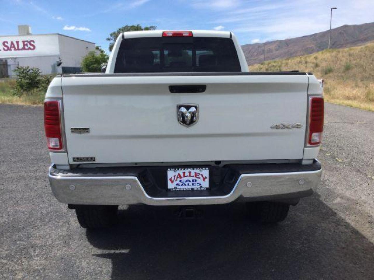 2018 Pearl White /Black, leather RAM 2500 Laramie Crew Cab SWB 4WD (3C6UR5FL4JG) with an 6.7L L6 OHV 24V TURBO DIESEL engine, 6-Speed Automatic transmission, located at 1801 Main Street, Lewiston, 83501, (208) 743-9371, 46.417065, -117.004799 - Photo#7