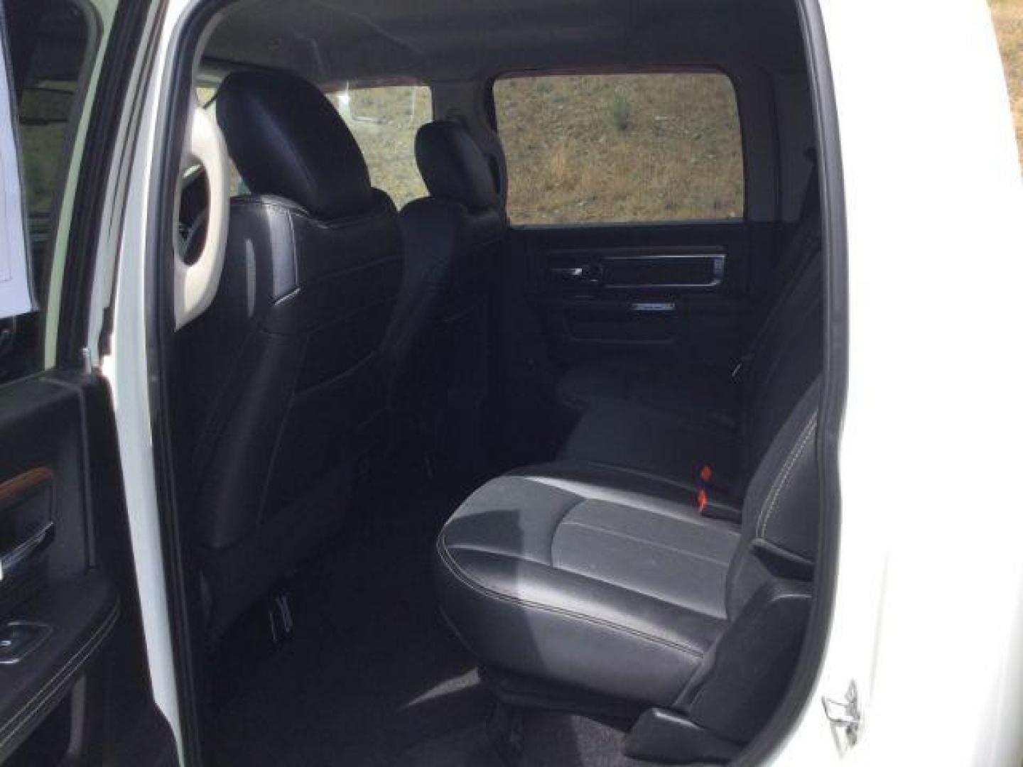 2018 Pearl White /Black, leather RAM 2500 Laramie Crew Cab SWB 4WD (3C6UR5FL4JG) with an 6.7L L6 OHV 24V TURBO DIESEL engine, 6-Speed Automatic transmission, located at 1801 Main Street, Lewiston, 83501, (208) 743-9371, 46.417065, -117.004799 - Photo#9