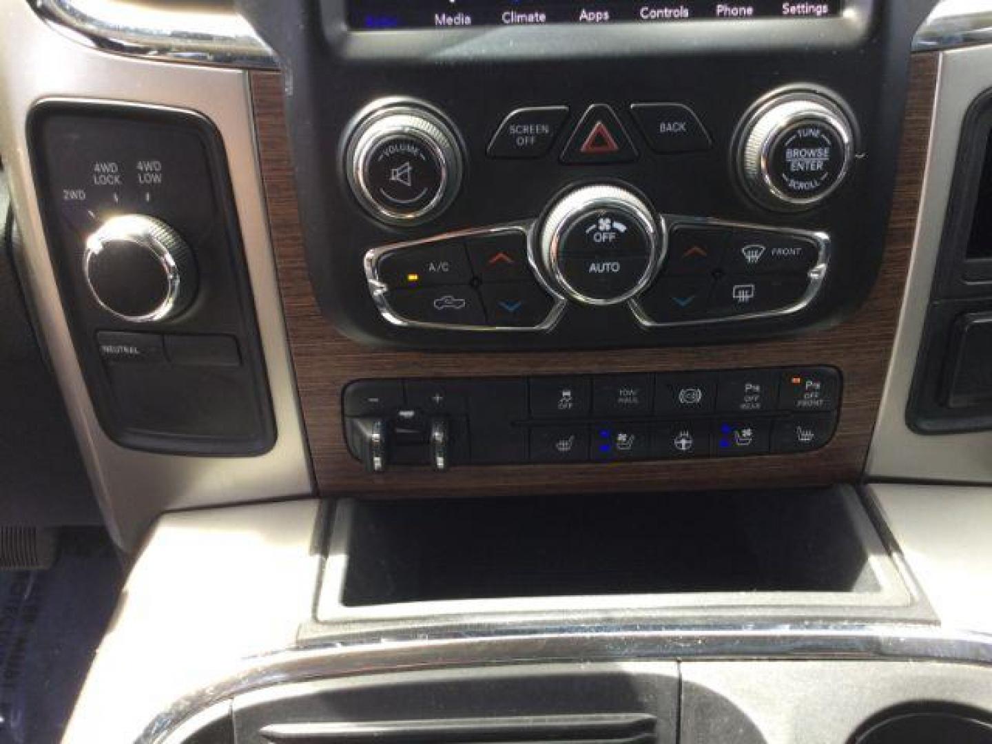 2018 Pearl White /Black, leather RAM 2500 Laramie Crew Cab SWB 4WD (3C6UR5FL4JG) with an 6.7L L6 OHV 24V TURBO DIESEL engine, 6-Speed Automatic transmission, located at 1801 Main Street, Lewiston, 83501, (208) 743-9371, 46.417065, -117.004799 - Photo#11