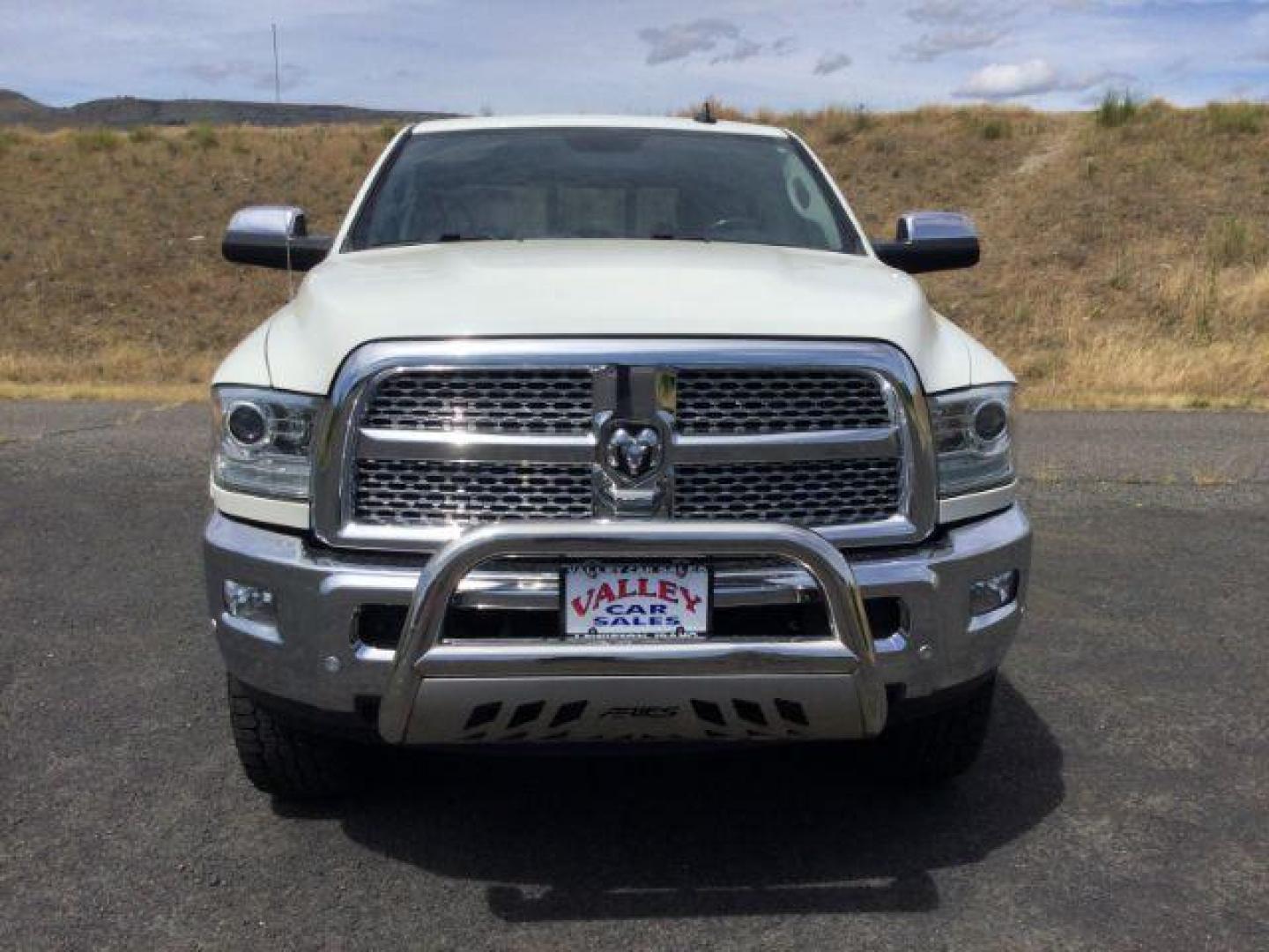 2018 Pearl White /Black, leather RAM 2500 Laramie Crew Cab SWB 4WD (3C6UR5FL4JG) with an 6.7L L6 OHV 24V TURBO DIESEL engine, 6-Speed Automatic transmission, located at 1801 Main Street, Lewiston, 83501, (208) 743-9371, 46.417065, -117.004799 - Photo#15