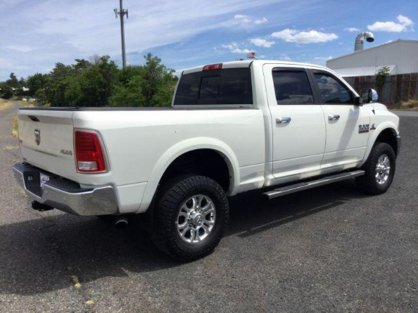 2018 Pearl White /Black, leather RAM 2500 Laramie Crew Cab SWB 4WD (3C6UR5FL4JG) with an 6.7L L6 OHV 24V TURBO DIESEL engine, 6-Speed Automatic transmission, located at 1801 Main Street, Lewiston, 83501, (208) 743-9371, 46.417065, -117.004799 - Photo#17