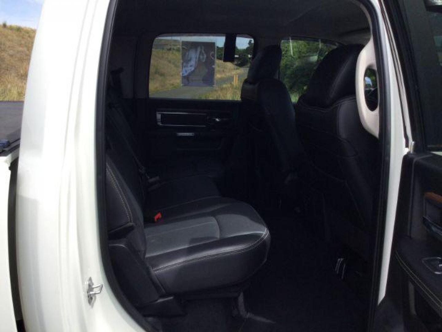 2018 Pearl White /Black, leather RAM 2500 Laramie Crew Cab SWB 4WD (3C6UR5FL4JG) with an 6.7L L6 OHV 24V TURBO DIESEL engine, 6-Speed Automatic transmission, located at 1801 Main Street, Lewiston, 83501, (208) 743-9371, 46.417065, -117.004799 - Photo#18