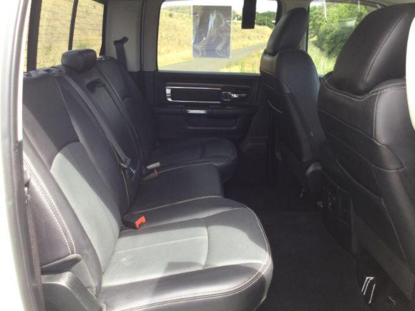 2018 Pearl White /Black, leather RAM 2500 Laramie Crew Cab SWB 4WD (3C6UR5FL4JG) with an 6.7L L6 OHV 24V TURBO DIESEL engine, 6-Speed Automatic transmission, located at 1801 Main Street, Lewiston, 83501, (208) 743-9371, 46.417065, -117.004799 - Photo#19