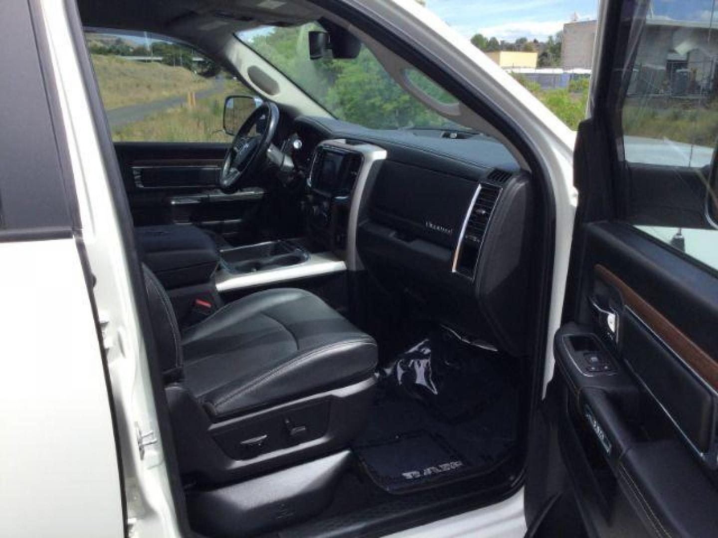 2018 Pearl White /Black, leather RAM 2500 Laramie Crew Cab SWB 4WD (3C6UR5FL4JG) with an 6.7L L6 OHV 24V TURBO DIESEL engine, 6-Speed Automatic transmission, located at 1801 Main Street, Lewiston, 83501, (208) 743-9371, 46.417065, -117.004799 - Photo#20